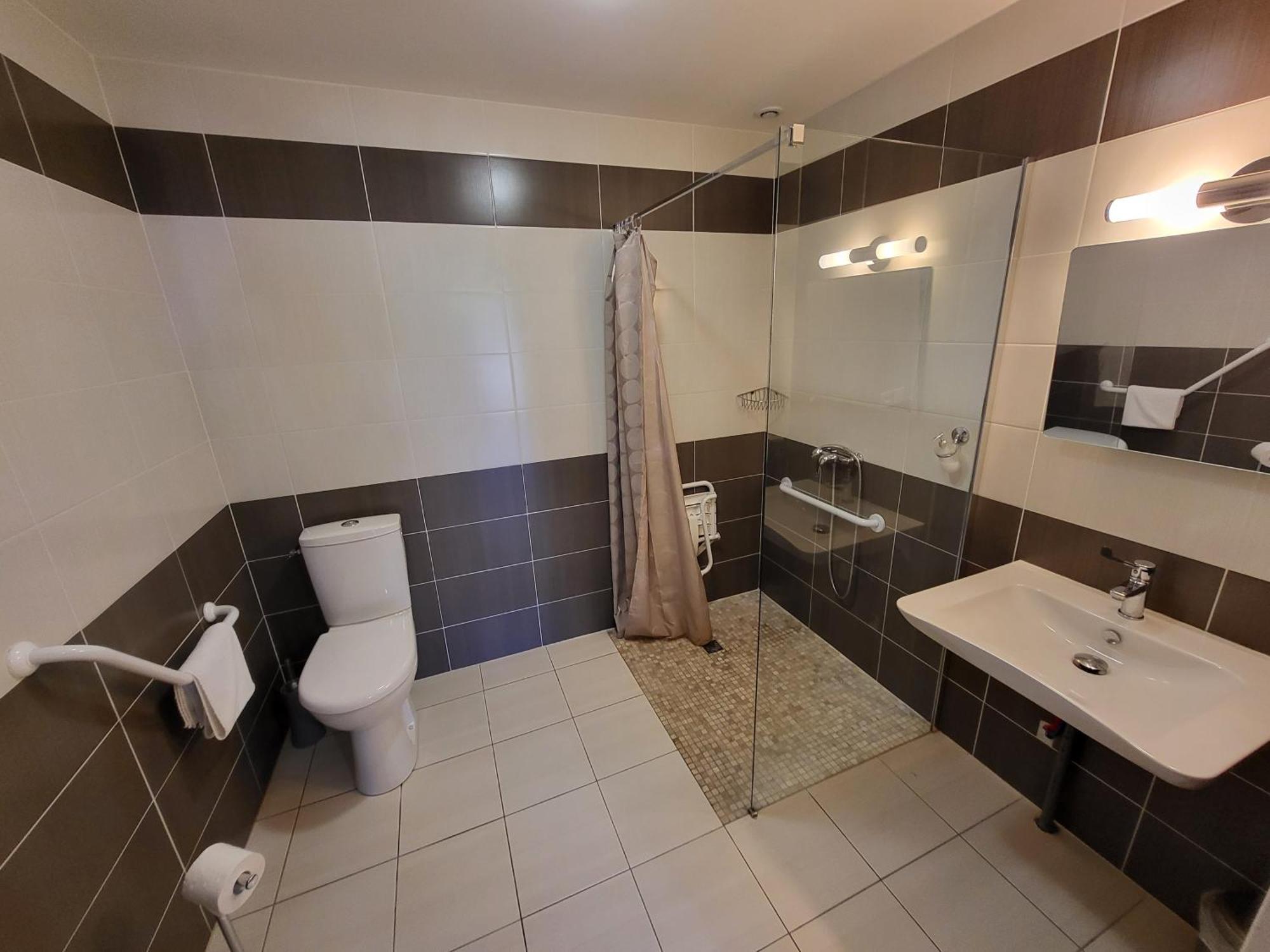 Clérac Auberge Des Lacs Bleus מראה חיצוני תמונה