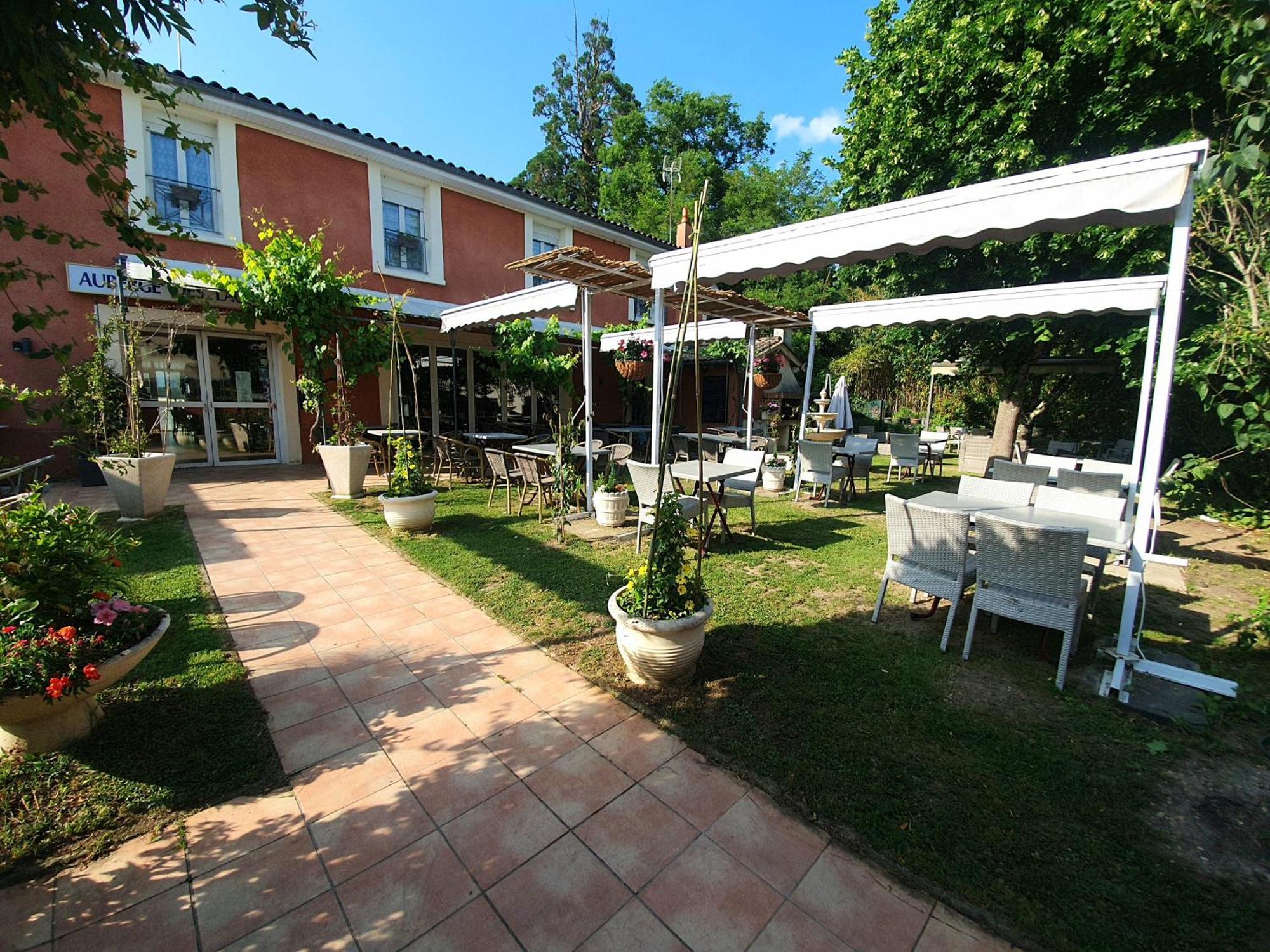 Clérac Auberge Des Lacs Bleus מראה חיצוני תמונה