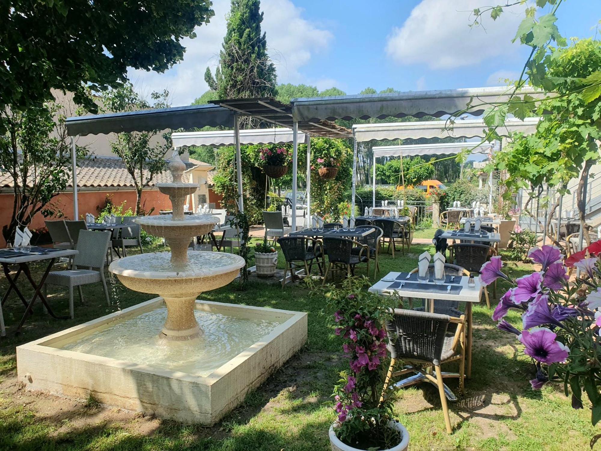 Clérac Auberge Des Lacs Bleus מראה חיצוני תמונה